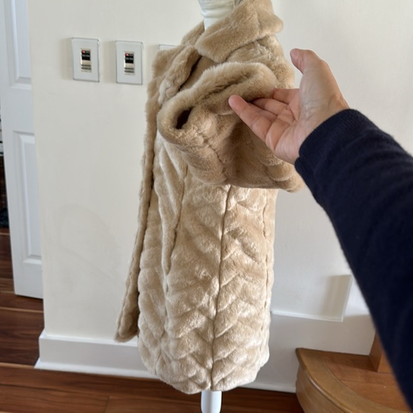 QED LONDON FAUX FUR COST SIZE SMALL - Picture 6 of 10
